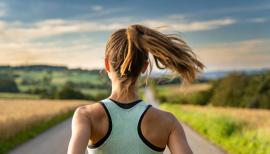 imagegratuite.com_00000198_L_f2-upper-body-behind-woman-running-country-road