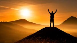 imagegratuite.com_00000373_L_f2-silhouette-man-raising-arms-on-hill-sunset