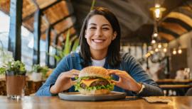 imagegratuite.com_00000459_L_f2-Joyful-woman-going-eat-hamburger