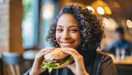 imagegratuite.com_00000465_L_f2-Joyful-woman-going-eat-hamburger