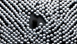 imagegratuite.com_00000621_M_d3-1-black-ball-among-many-white-balls